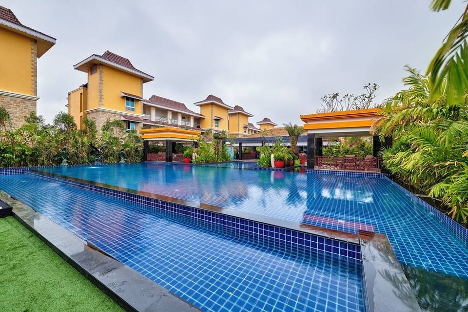 Mayfair Lake Resort
